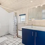 2 Bedroom Lovely In Feriehus