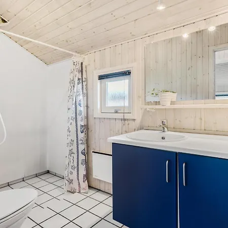 2 Bedroom Lovely In Ferienhaus